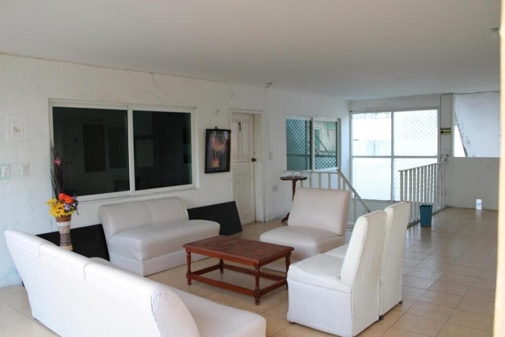 Zdjęcie OYO Hotel Colibri (ex. Hotel Platas) 3*