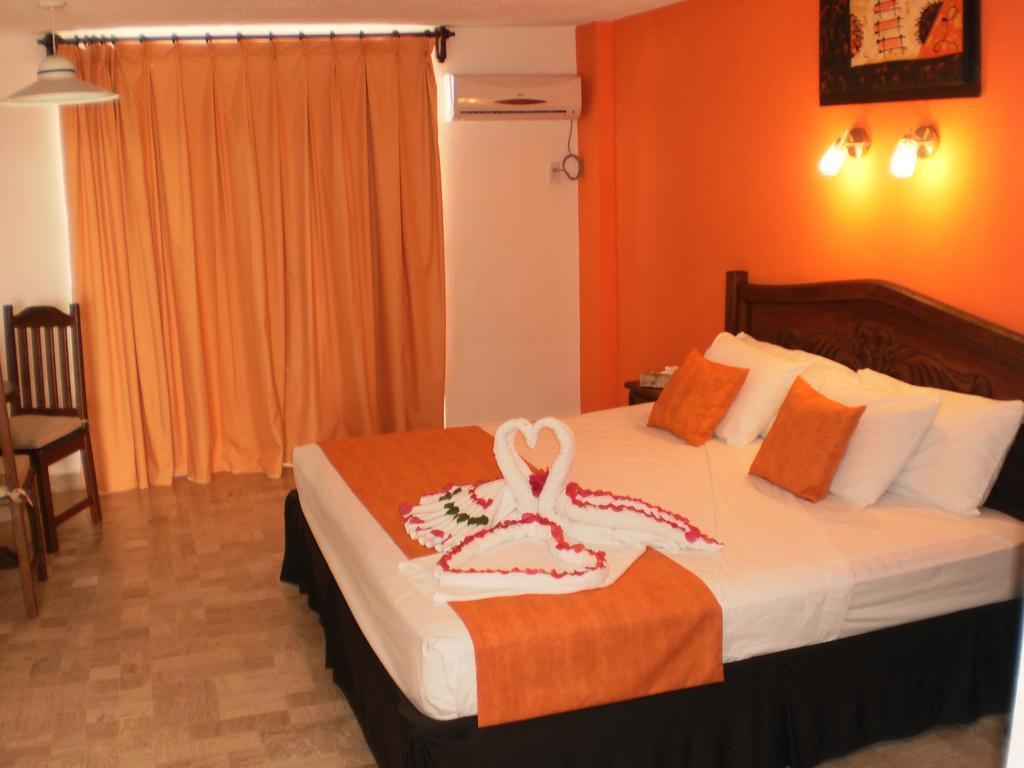 Отель Calypso Cancun 3*