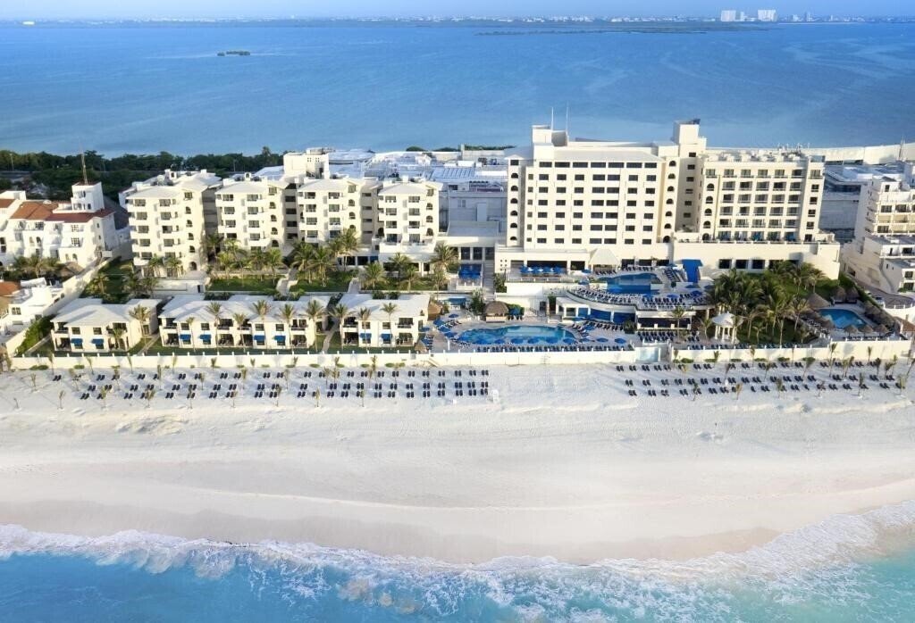 Hotel Occidental Tucancun 4*