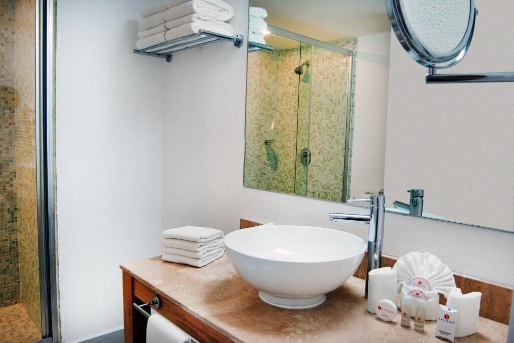 Фото Adhara Express (ex. Ramada Cancun City, Ramada by Wyndham Cancun City) 3*