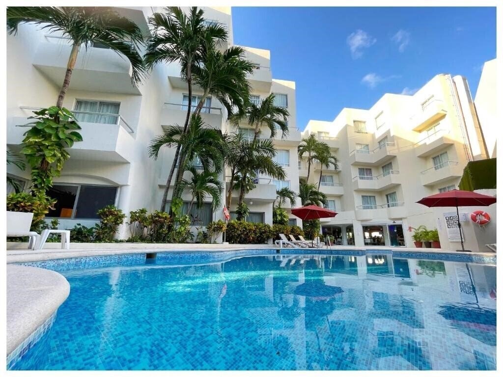 Фотографія Adhara Express (ex. Ramada Cancun City, Ramada by Wyndham Cancun City) 3*