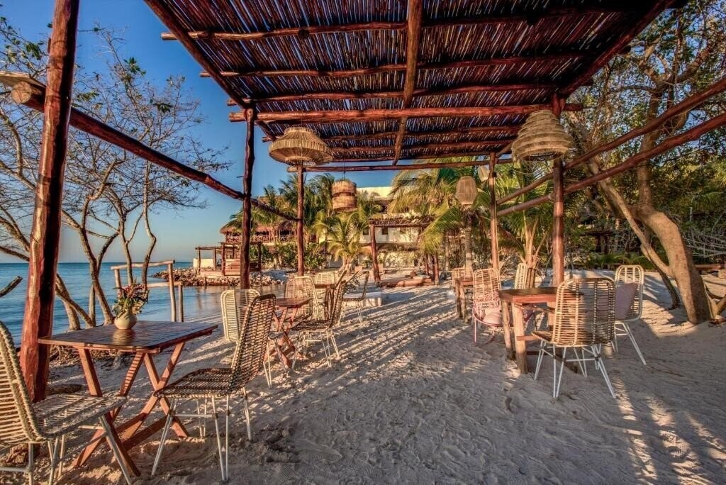 Готель Las Nubes Holbox 4*