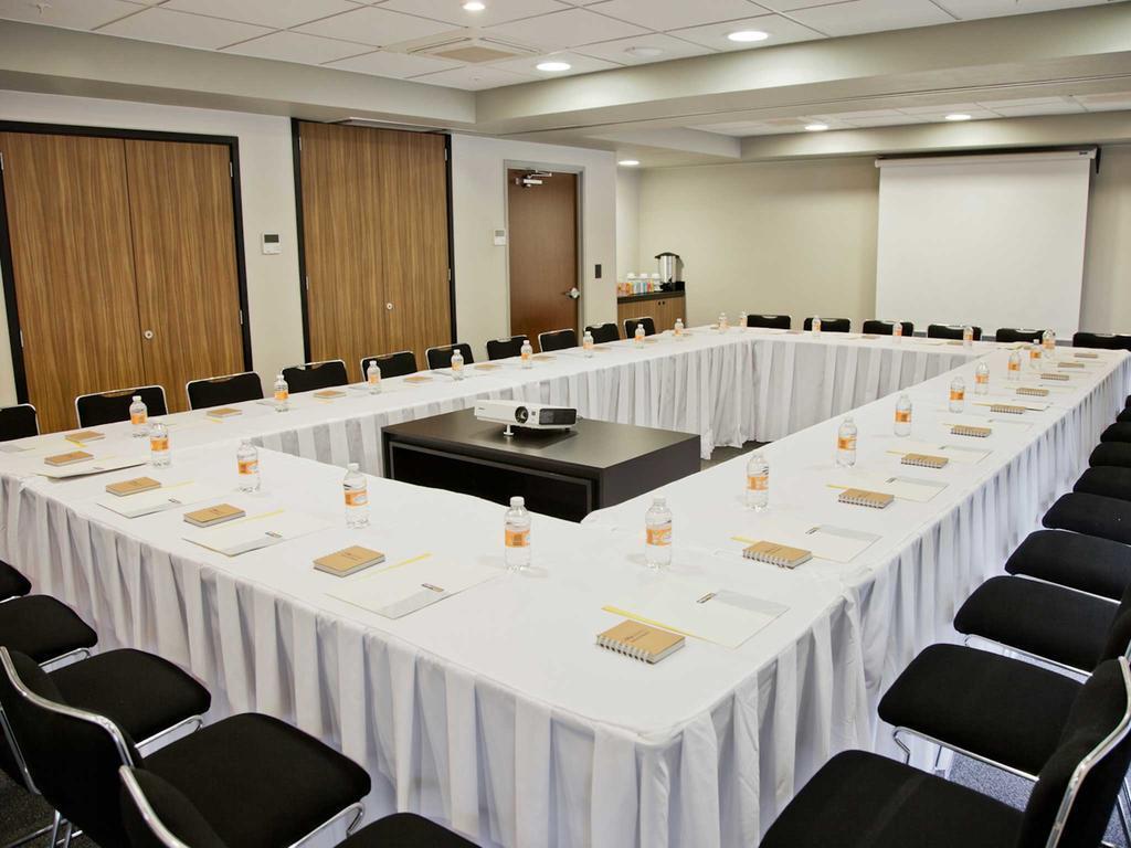 Фотографія City Express Central De Abastos 3*