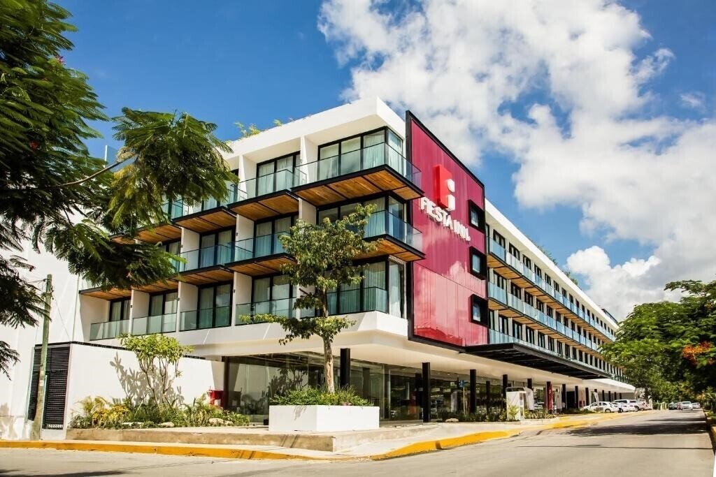 Отель Fiesta Inn Playa Del Carmen 4*