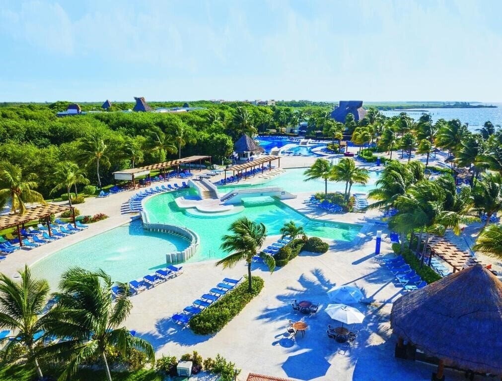 Hotel Blue Bay Grand Esmeralda 5*