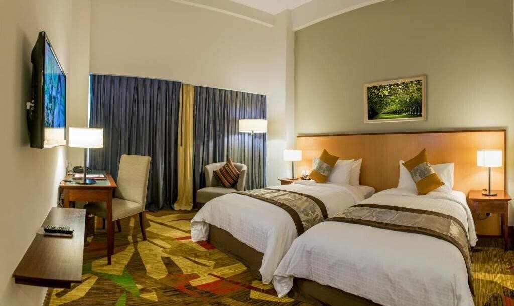 Фото Summit Parkview Hotel 3*