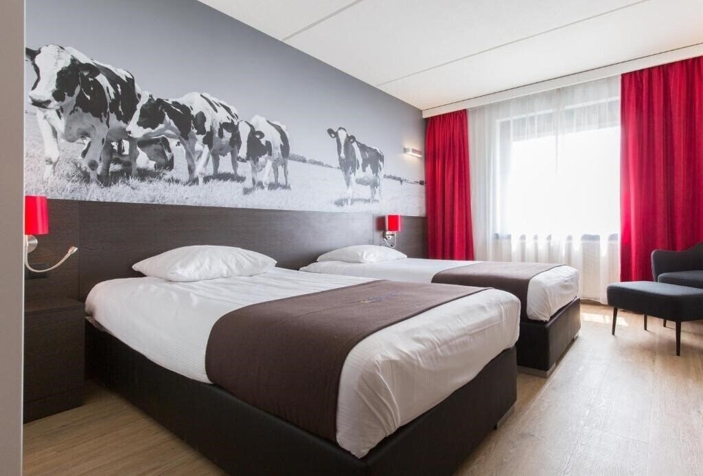 Готель Bastion Almere 3*