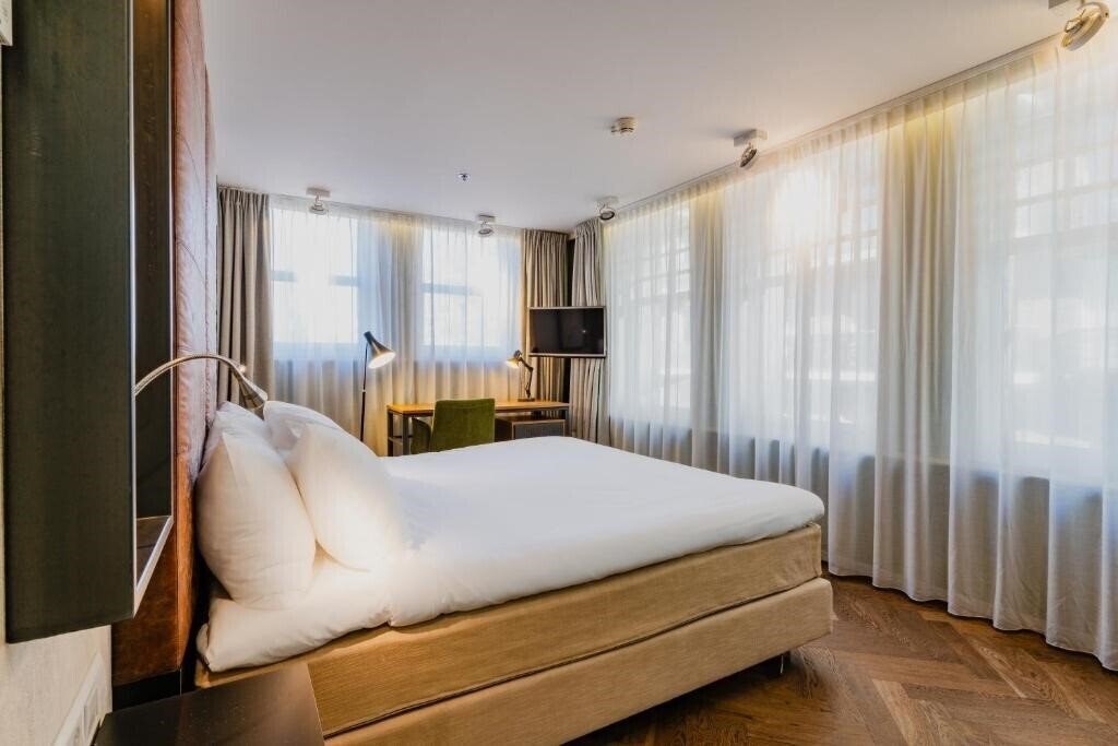 Zdjęcia De Hallen 4*