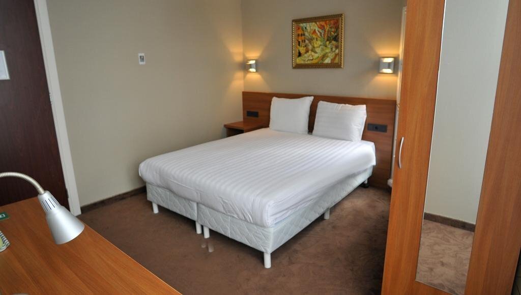 Отель Dutch Design Hotel Vondelpark (ex. Central Park) 3*