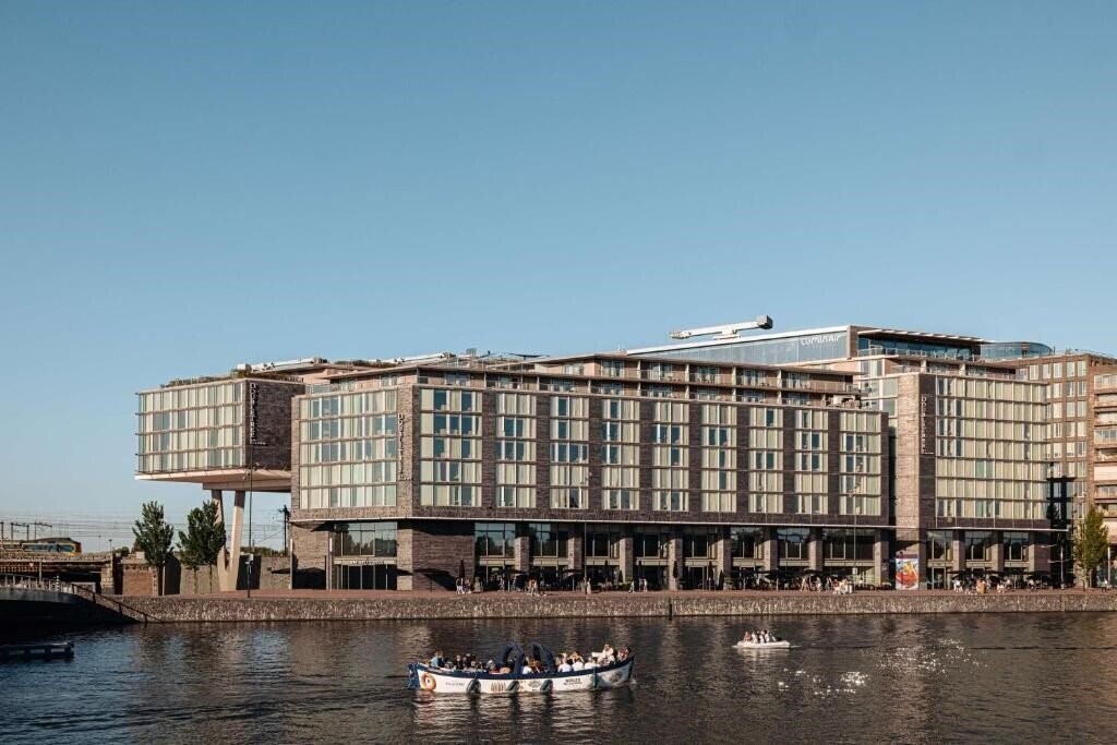 Готель DoubleTree by Hilton Amsterdam Centraal Station 4*