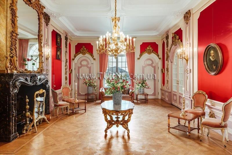 Готель NH Marquette 4*