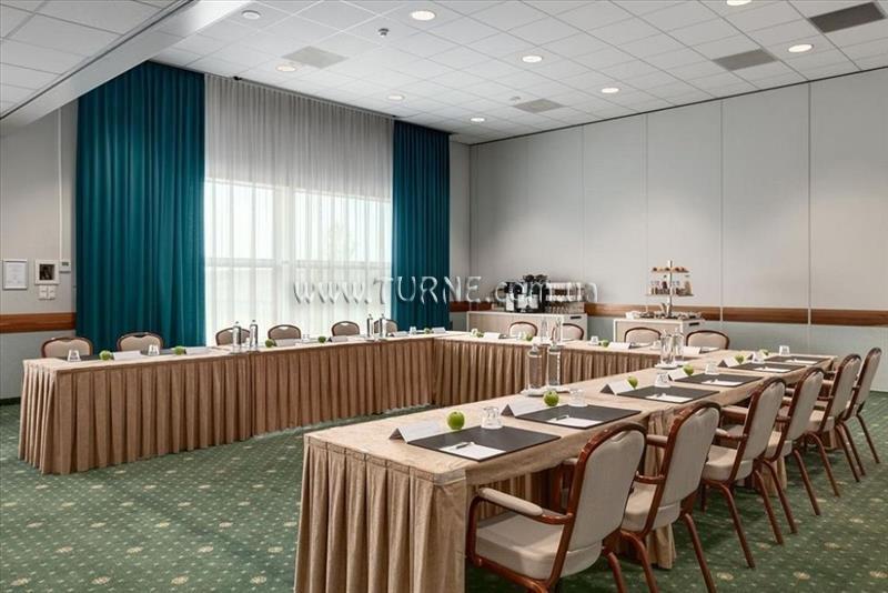 Готель NH Schiphol Airport 4*