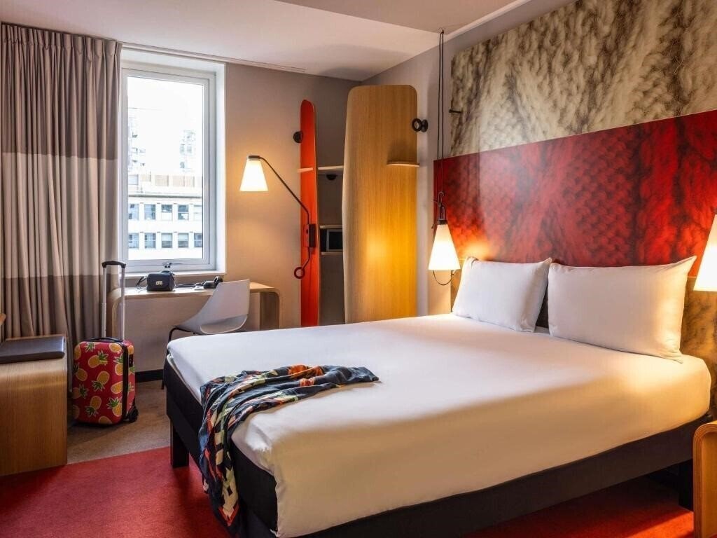 Фото Ibis Rotterdam City Centre 3*