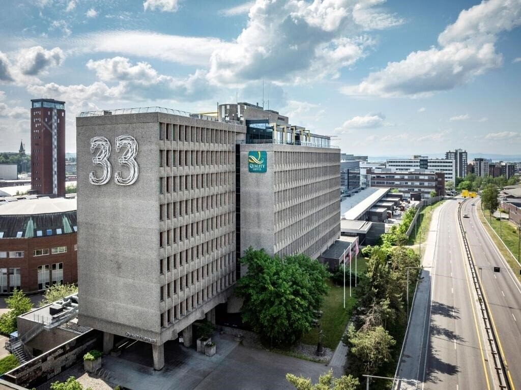 Hotel Quality Hotel 33 3*