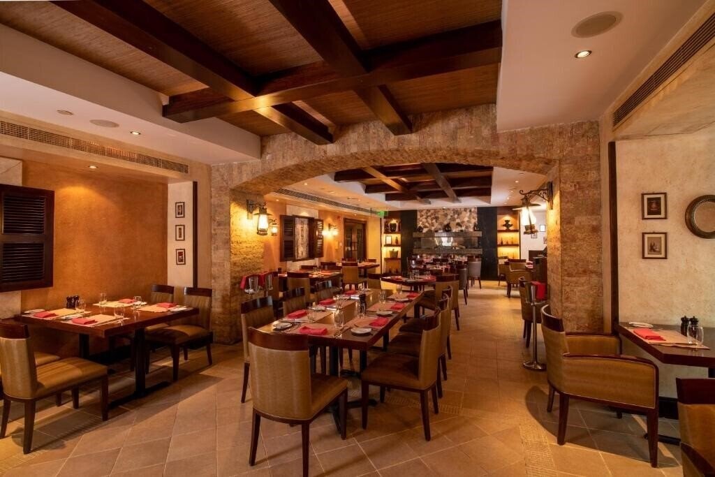 Zdjęcie Millennium Downtown Abu Dhabi (ex. Millennium Plaza Downtown, Crowne Plaza Abu Dhabi) 5*