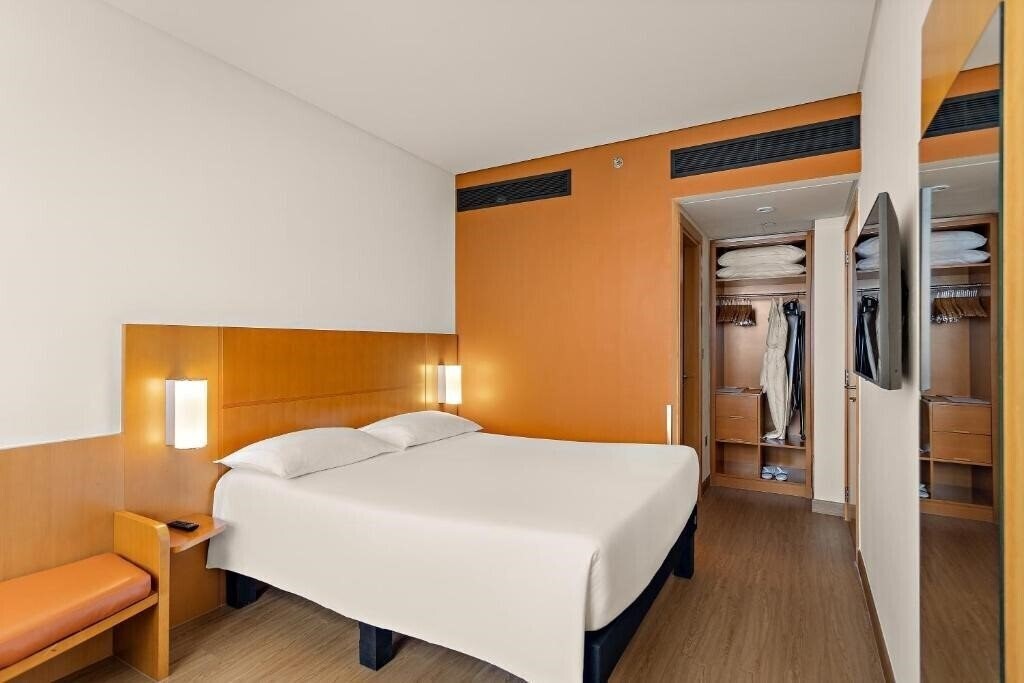 Фото Ibis Abu Dhabi Gate 3*