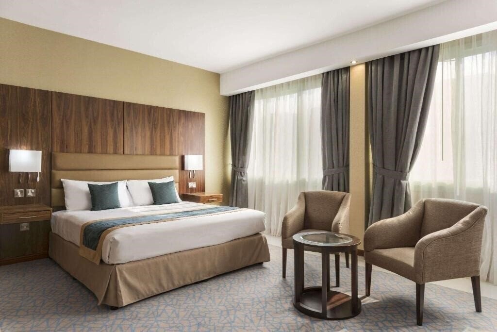 Готель Howard Johnson by Wyndham Abu Dhabi (ex. Howard Johnson Hotel Abu Dhabi) 3*
