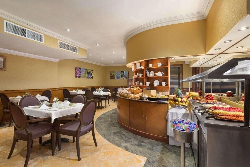 Фотография Howard Johnson by Wyndham Abu Dhabi 3*