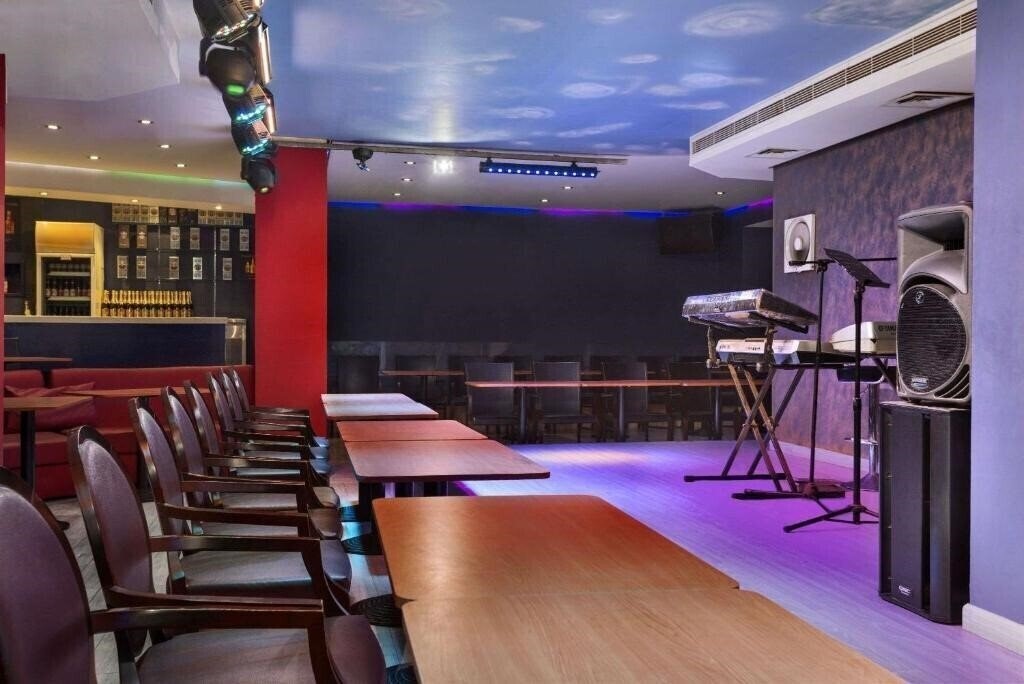 Картинка Howard Johnson by Wyndham Abu Dhabi (ex. Howard Johnson Hotel Abu Dhabi) 3*