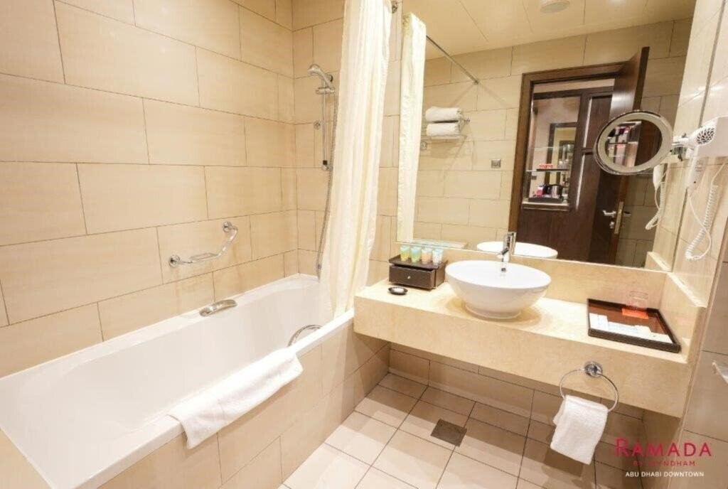 Zdjęcie Ramada Downtown Abu Dhabi 4*