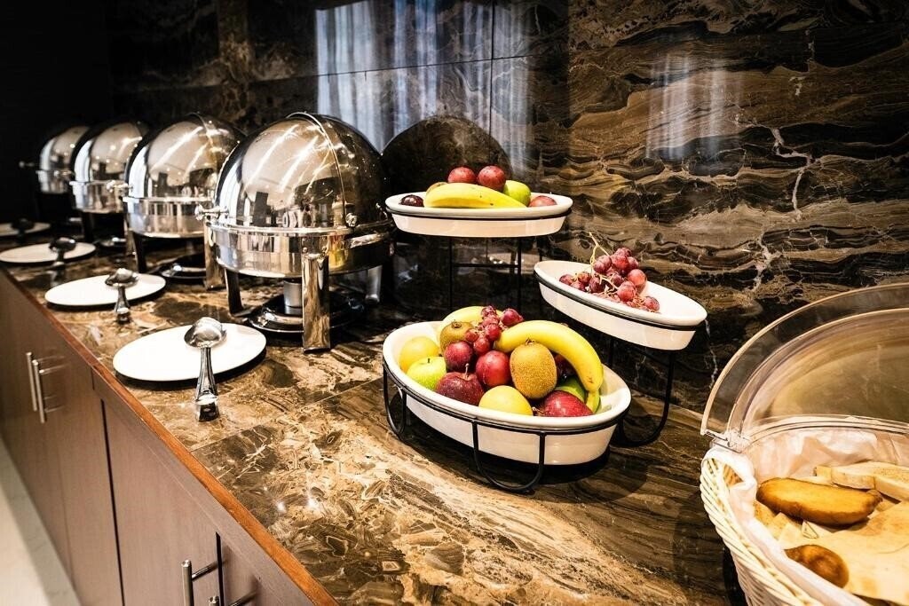 Obraz Emirates Plaza Hotel 2*