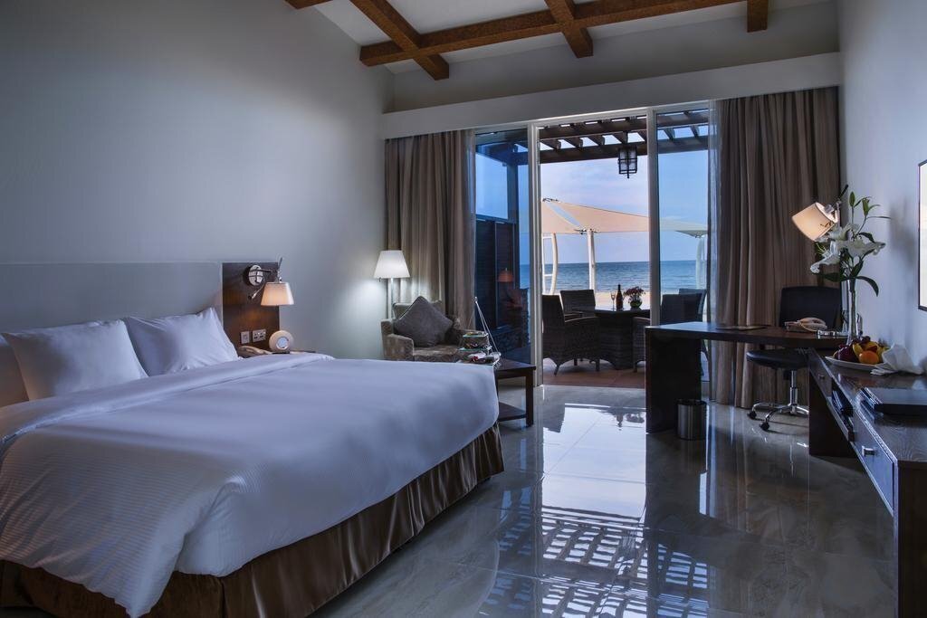 Отель Danat Resort Jebel Dhanna 5*