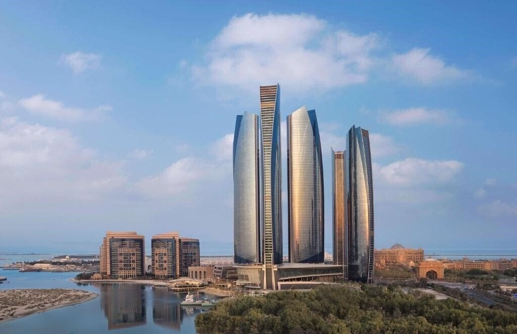 Фото Conrad Abu Dhabi Etihad Towers (ex. Jumeirah at Etihad Towers, Conrad Hotel Abu Dhabi Etihad Towers) 5*