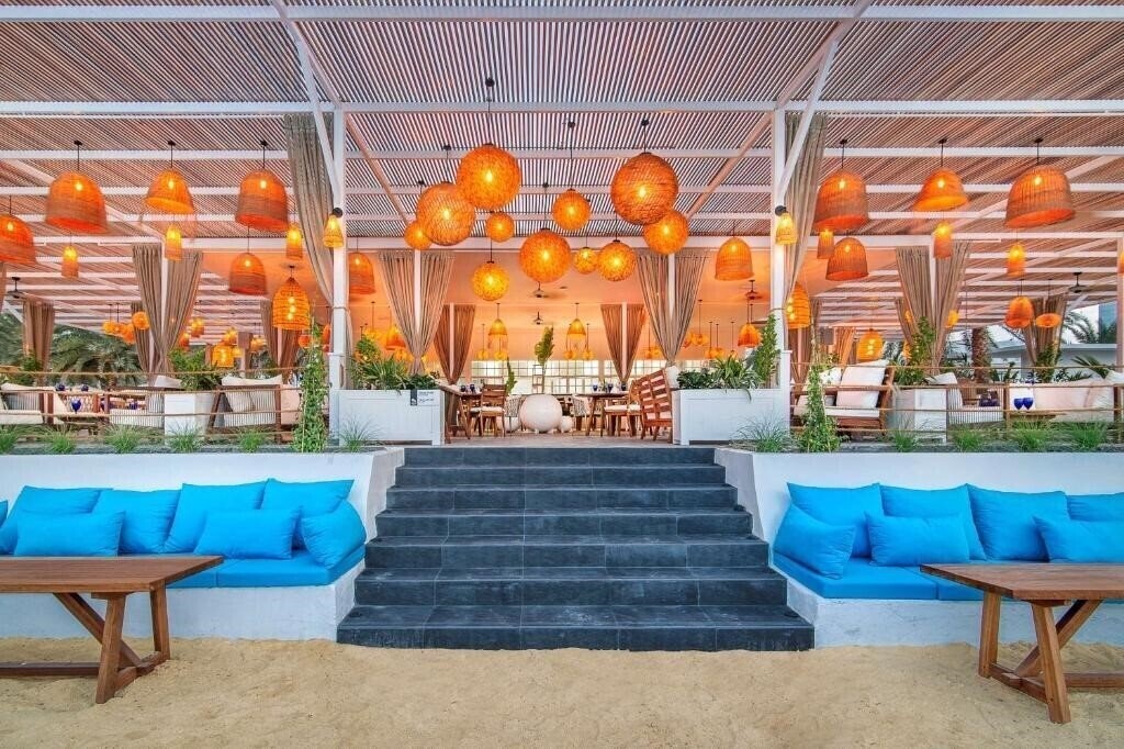 Картинка Radisson Blu Hotel & Resorts Abu Dhabi Corniche (ex. Hilton Corniche Hotel Apartments) 5*