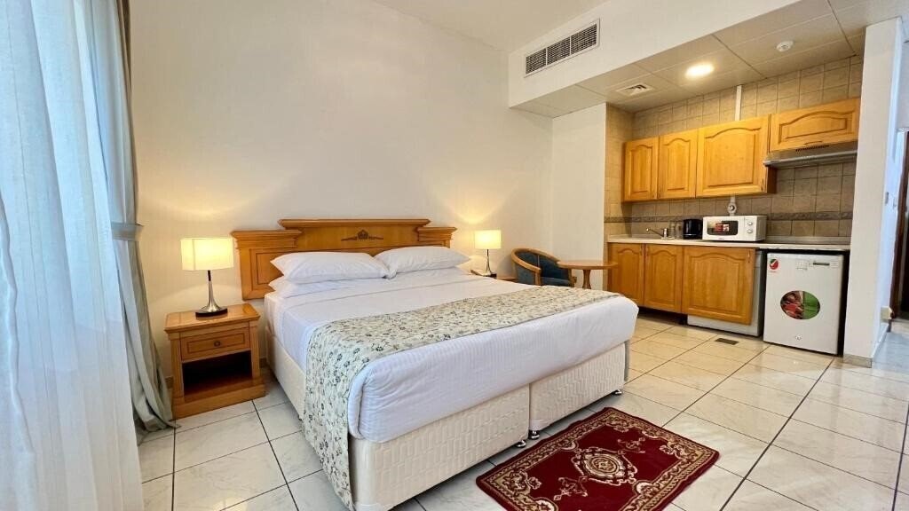 Фото Royal Rotary Hotel Apartments 3*