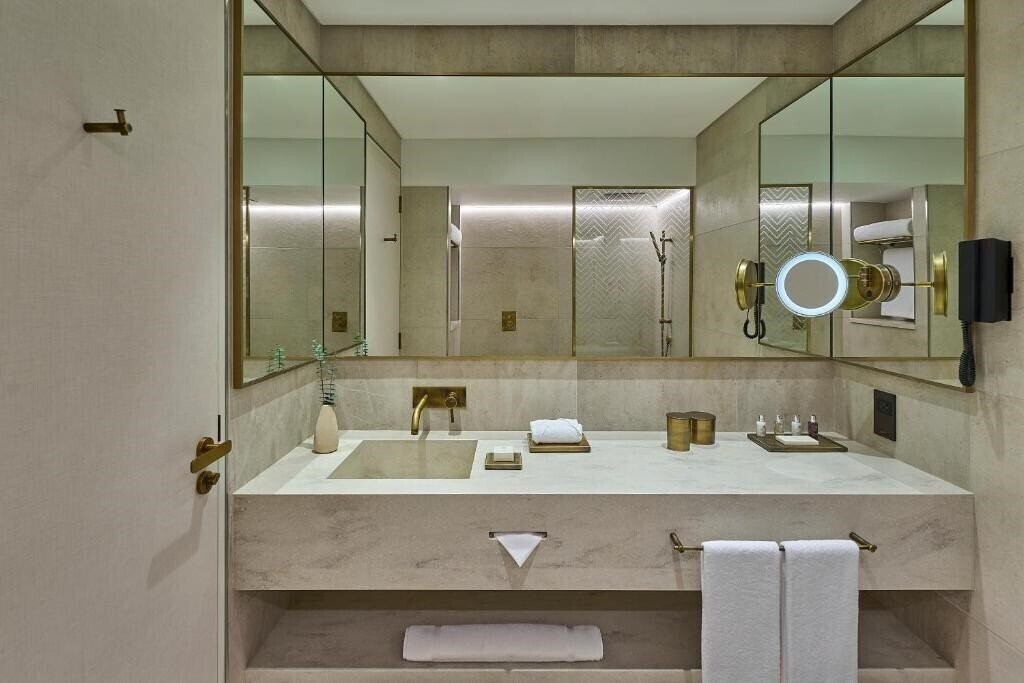 Zdjęcie Erth Hotel Abu Dhabi 5*