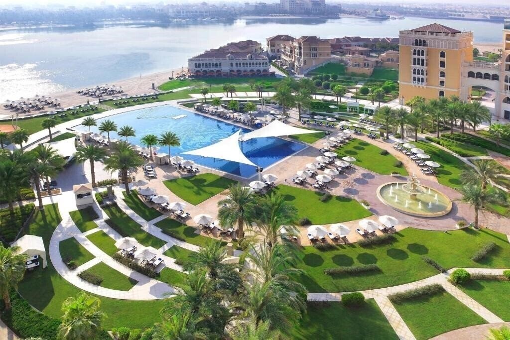 Hotel The Ritz Carlton Abu Dhabi Grand Canal 5*