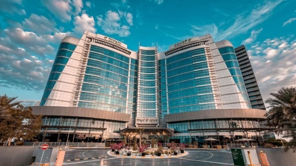 Отель Holiday Inn Abu Dhabi by IHG 4*