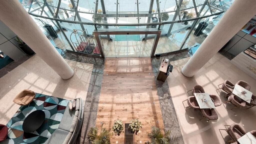 Картинка Holiday Inn Abu Dhabi by IHG 4*