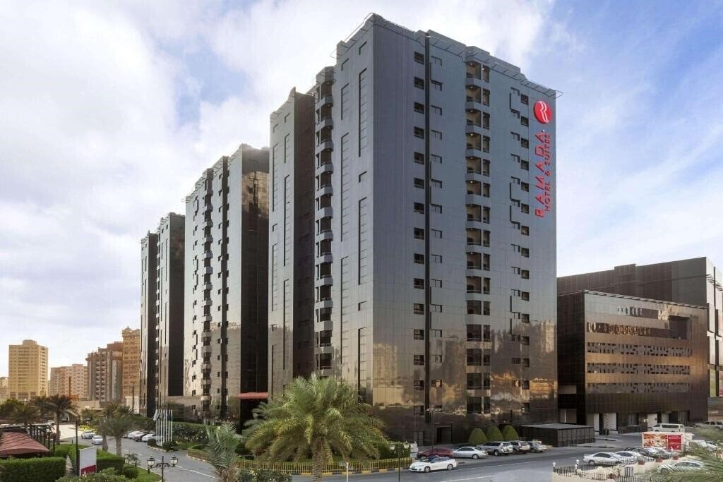 Hotel Ramada Hotel & Suites by Wyndham Ajman (ex. Landmark Suites) 4*