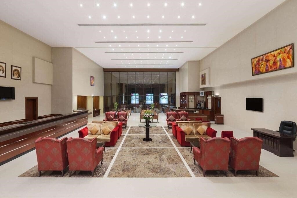 Zdjęcie Ramada Hotel & Suites by Wyndham Ajman (ex. Landmark Suites) 4*