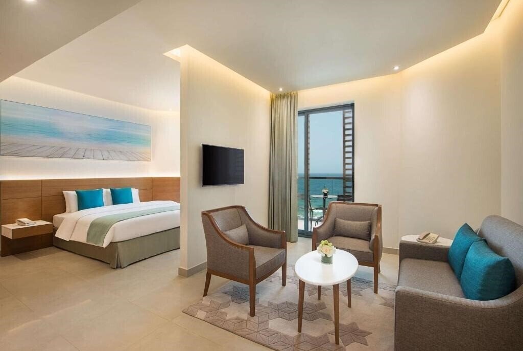 Фото Wyndham Garden Ajman Corniche 4*