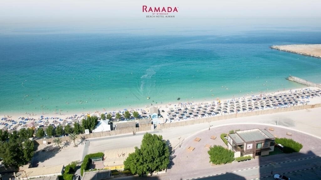 Готель Ramada by Wyndham Beach Hotel Ajman (ex. Landmark Suites Ajman, Ramada Beach Ajman, Coral Suites Ajman) 4*