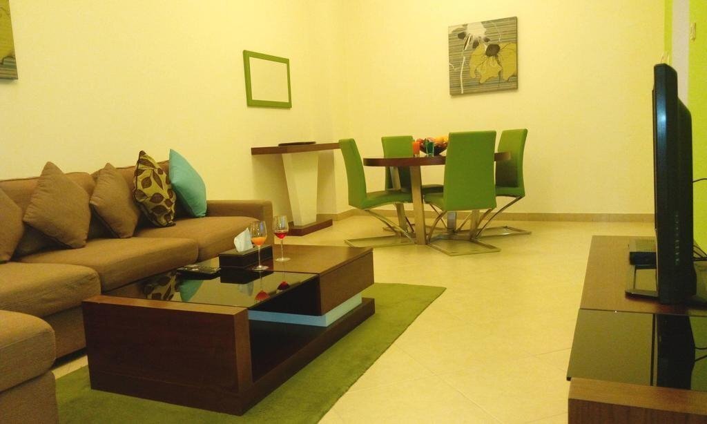 Zdjęcie Al Waleed Holiday Homes - Al Barsha (ex. Al Waleed Palace Hotel Apartments ) 4*