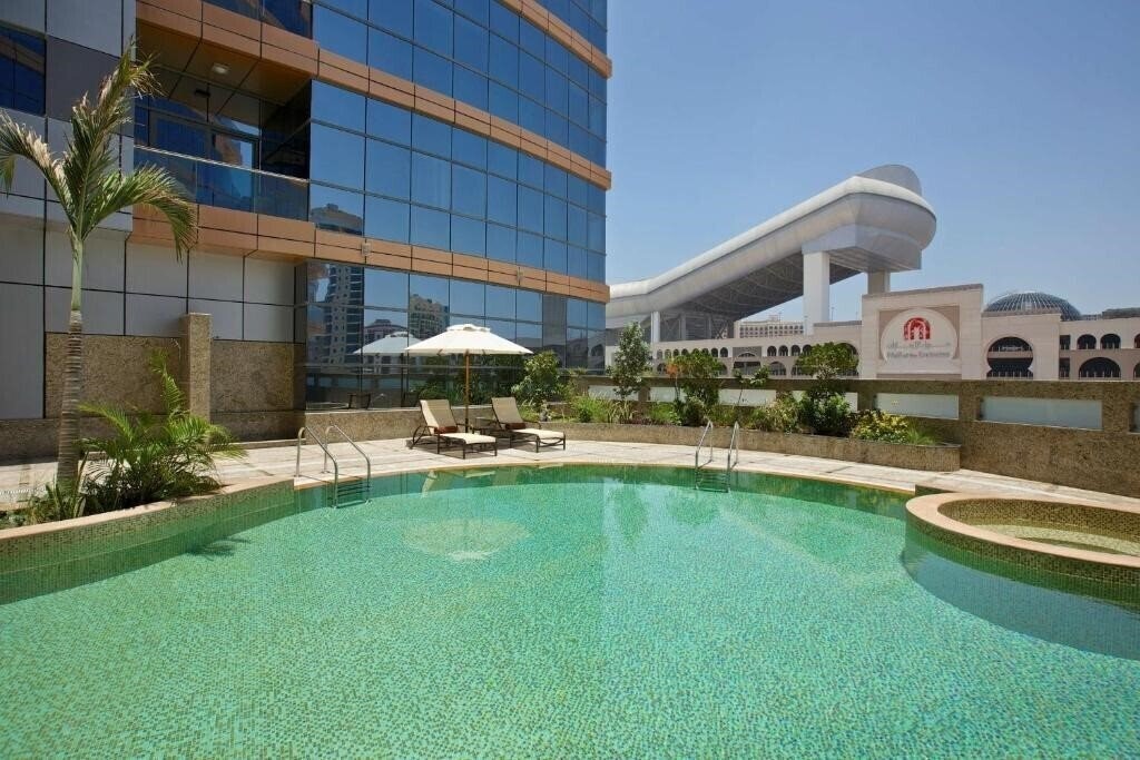 Obraz Doubletree By Hilton Hotel & Residences Dubai Al Barsha 4*