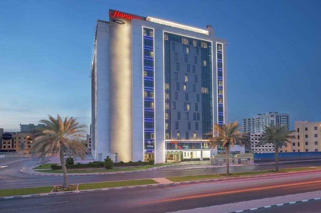 Hotel Hampton By Hilton Dubai Airport 3*