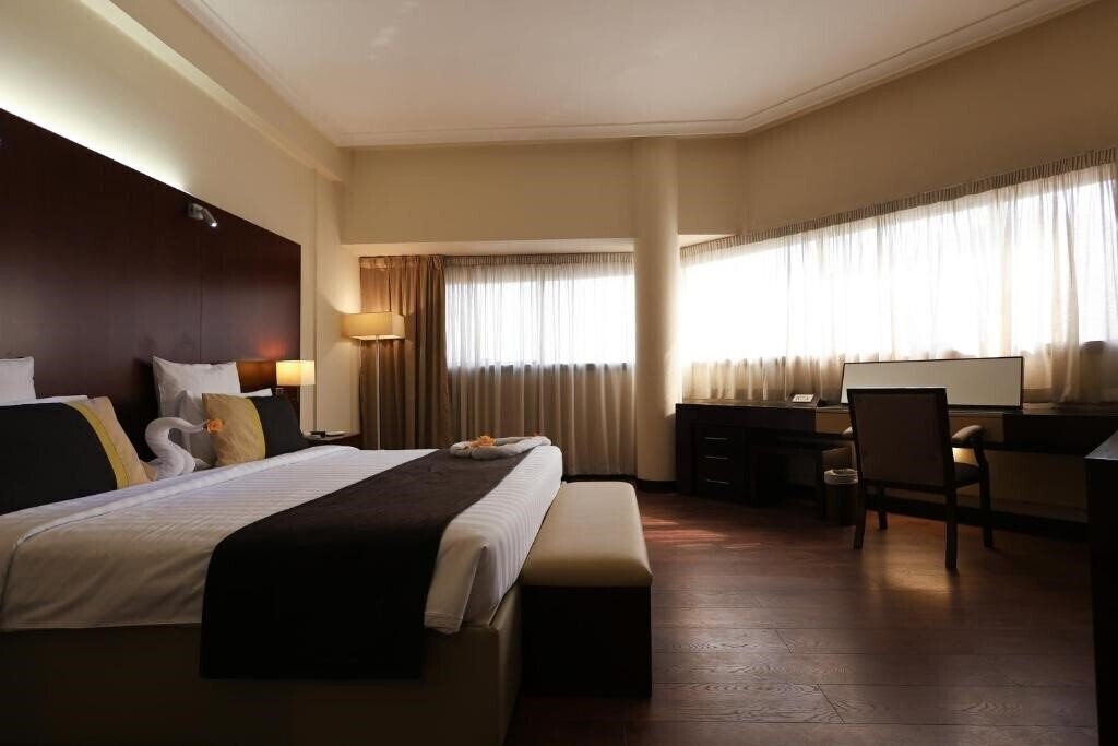 Готель Aavri Hotel (ex. Aravi Hotel, Avari Dubai Hotel) 4*