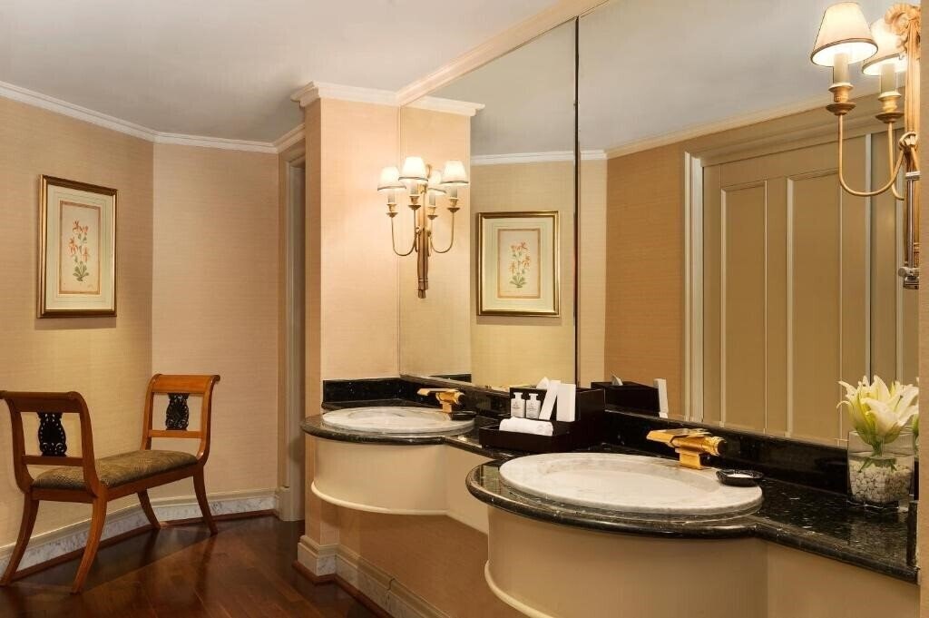 Фотография Connaught Palace Hotel Dubai (ex. The Bristol Hotel, JW Marriott Hotel Dubai) 4*