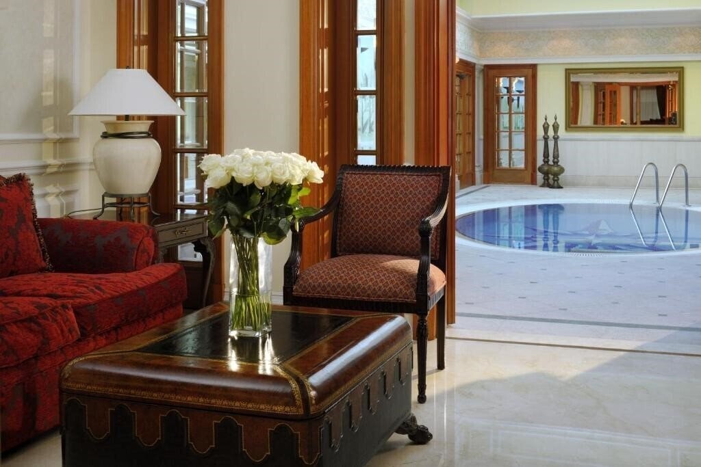 Изображение Connaught Palace Hotel Dubai (ex. The Bristol Hotel, JW Marriott Hotel Dubai) 4*