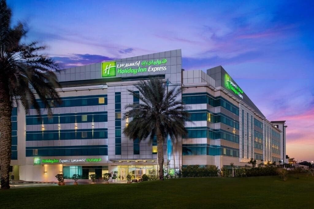 Hotel Holiday Inn Express Dubai Airport 2*