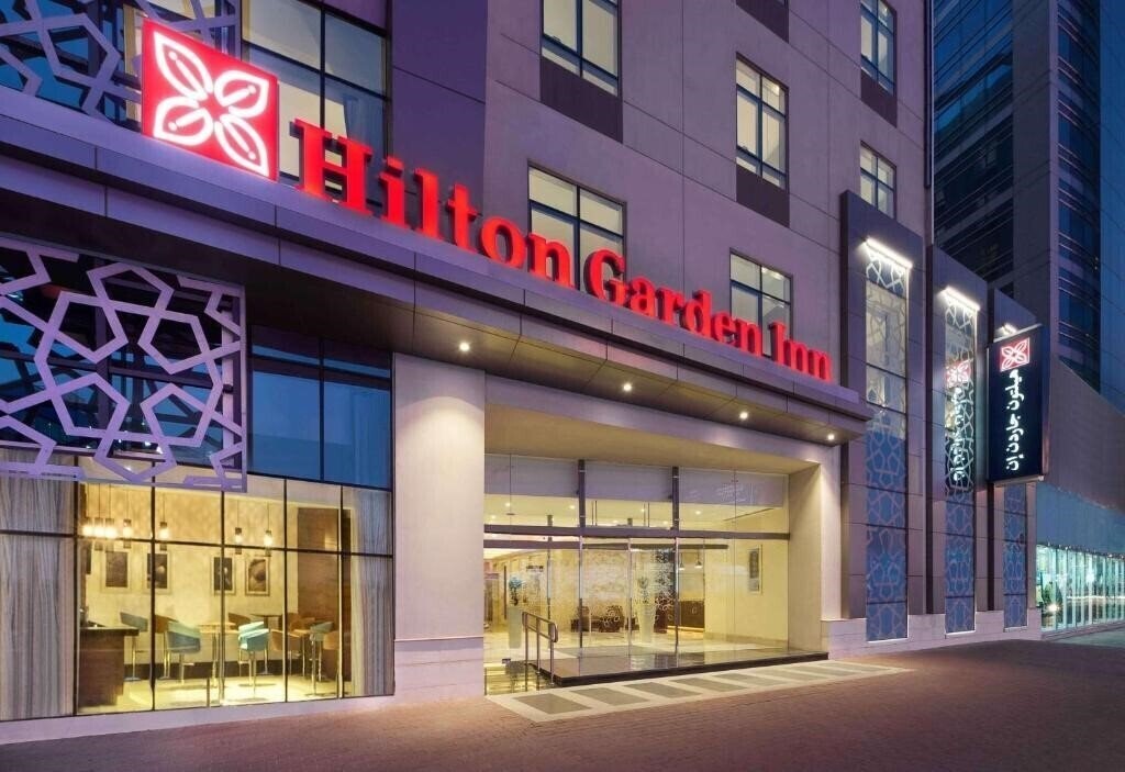 Готель Hilton Garden Inn Dubai Al Muraqabat 4*