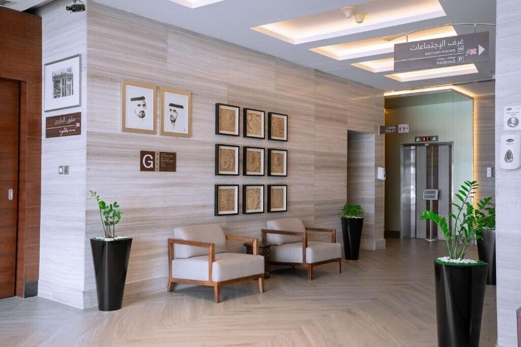 Фото Hilton Garden Inn Dubai Al Muraqabat 4*