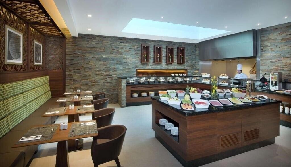 Картинка Hilton Garden Inn Dubai Al Muraqabat 4*