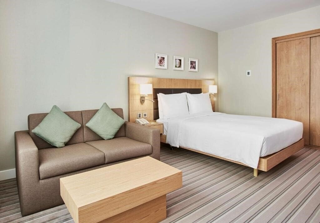 Фото Hilton Garden Inn Dubai, Mall Avenue 4*