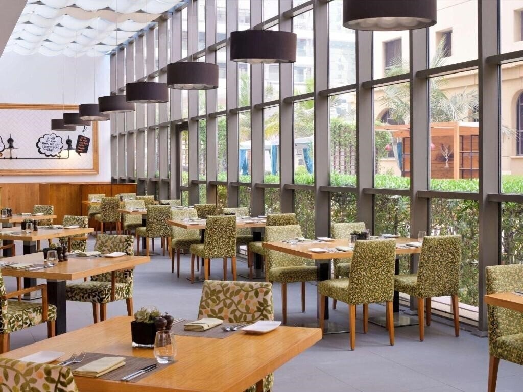 Obraz Movenpick Hotel Jumeirah Beach 5*