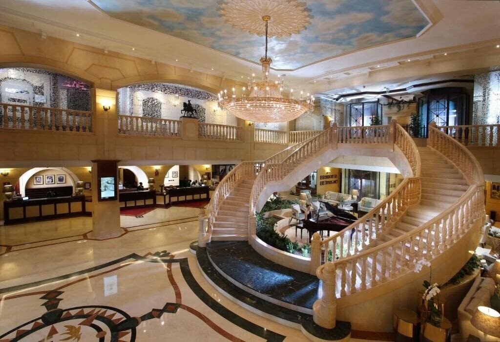 Готель Carlton Palace Hotel (ex. Metropolitan Palace Hotel) 5*